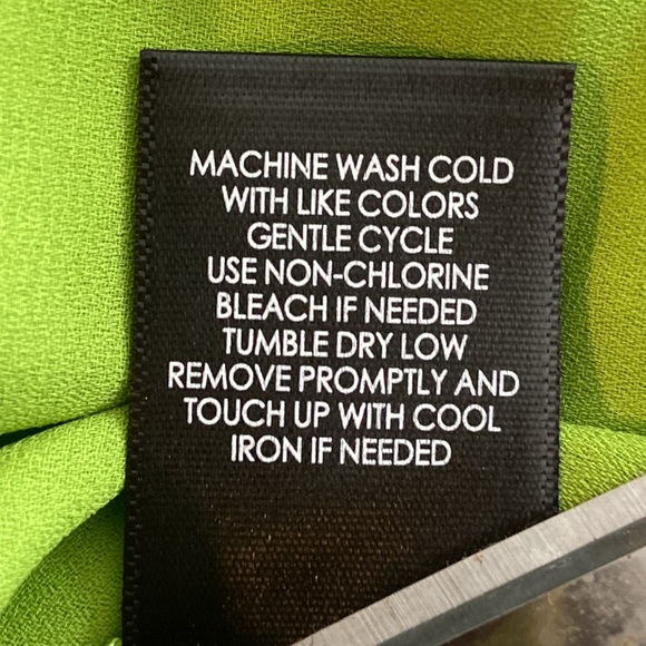 Torrid 3X Pin Tuck Square Neck Green Floral chiffon lined Camisole: 3511 - Picture 14 of 15